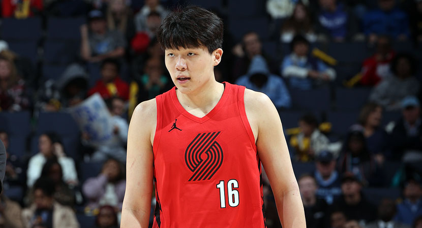 激动人心的 球队对抗 - 头球攻门